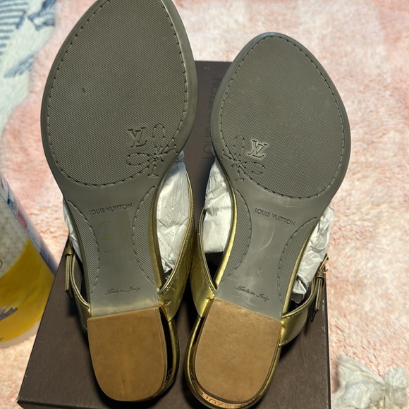 LOUIS VUITTON THONG SANDALS - Picture 2 of 9